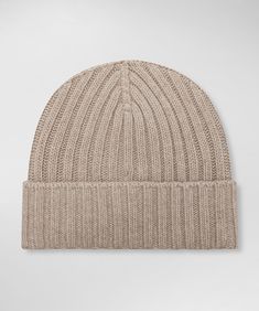 Warm cashmere blend hat, with front logo. Ribbed knit with turn-up. Warm and comfortable, perfect to accompany you on colder days. Front logoCashmere blendRibbed knit Ribbed Hat, Winter Trench Coat, Hat For Men, Jacket Parka, Outerwear Outfit, Hat For Man, Sleeveless Jacket, Lightweight Jacket, Sweater Accessories