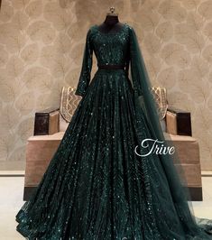 Lehenga In Dark Colour, Bridal Black Lehenga, Dark Green Desi Wedding Dress, Lehanga Designs Net, Lengha Design For Wedding, Dark Green Lengha, Dark Green Bridal Lehenga, Lehenga Dark Green, Green Gown Indian