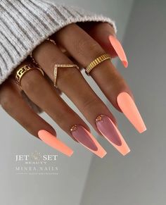 Nail Color Acrylic Ideas, Peach And Cream Nail Designs, Classy Nails Summer 2024, Elegant Coral Nails, Long Nails Ideas Coffin, Peach Colored Acrylic Nails, One Finger Design Nails, Peach And White Nail Designs, Neon Peach Nails Design