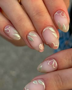 Chrome and cat-eye florals Hand painted using @stellar_gel HF hard structure blush veil Sage breeze(Cat-eye) Autumn ember & whispering sands mixture(Cat-eyes) Stellar matte Stellar shine Gold chrome @amazonca Inspo @nailart.department 🌸 #nails #nailsofinstagram #nailsonfleek #nails💅 #nails2inspire #nailswag #nailstyle #nailsnailsnails #showyourclawssss #nailart #naildesigns #nailsoftheday #naildesign #nailthegram #nailinspo #thenailconnectionxo #nailsmagazine #nailitmag #scratchmagazi... Floral Chrome Nails, Celestial Nails Short, Holiday Cat Eye Nails, Cat Eye And Chrome Nails, Cat Eye Nails With Design, Festive Nails Indian, Chrome Cat Eye Nails, Gold Cat Eye Nails, Short Cat Eye Nails