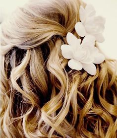 Nice Hair http://svedausa.com/ Bridal Hair Down, Wedding Hairstyles And Makeup, Flowers In Her Hair, Hair Down, Popular Hairstyles, Wedding Hair And Makeup, Wedding Beauty, Hair Dos, Gorgeous Hair