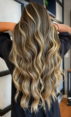 Balyage Long Hair Brunettes Dark Blonde, Low Maintenance Blonde Hair Dark Root, Hair Color Ideas For Brunettes Balayage, Balyage Long Hair, Hair Color Streaks