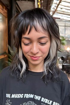 Platinum Panels Wolf Cut Feminine Pixie Haircut Fine Hair, Summer Curly Hairstyles, Pixie Haircut Fine, Haircut Fine Hair, Hairstyles Vacation, Short Pixie Bob Haircuts, Hair For Beginners, Pixie Haircut Fine Hair, Color Block Hair