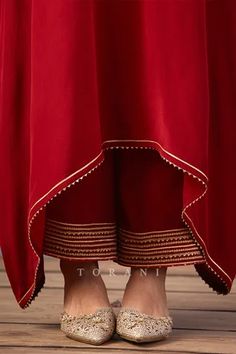 Shop for Torani Red Slub Silk Sindoori Ashni Kaftan And Pant Set for Women Online at Aza Fashions Kaftan And Pants, Kaftan With Pants, Red Kaftan, Pants Embroidery, Kaftan Sleeves, Kaftan Set, Blouse Yoke, Indian Textiles, Pattern Embroidery