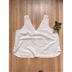 Cute Madewell Linen Boxy Tank That Buttons Up The Back. Amazing Staple Great For All Seasons Wear Alone Or Layered. Size 1x Measurements : Shoulder To Bottom Hem 24 1/2 Inches , Chest 24 Inches , Around Waist/ Hip 26 1/2 Inches . The Very Bottom Hem Across Measures 27 Inches . It Has A Great Flow ! Relaxed Fit Unlined Tops, Casual Unlined Tops, Madewell Top, Linen Tank, Blouse Pattern Sewing, Pattern Sewing, Blouse Pattern, All Seasons, Madewell