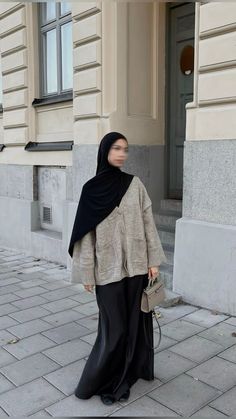 #modesty #modestclothing #hijabi #hijabinspiration Malaysian Fashion Outfits, Hijabi Puffer Jacket Outfit, Dutch Hijab Style, Modest Fashion Hijab Abayas, Hijabi Style Winter, Muslim Style Outfits, Hijab College Outfit, Autumn Hijabi Outfits, Hijabi Business Outfit