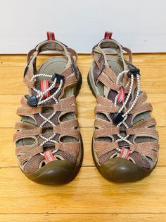 💥Condition: Great vintage condition. Keen's  sandals are made to LAST -- these treasures have covered miles of trails and have miles of trails left in them still! 💥Size: U.S. Women's Size: 💥Additional Measurements: Bottom Sole Length:  Bottom Sole Width at Widest Point:  Please be sure the approximate measurements are a good fit for you. We're happy to answer questions or provide additional photos and measurements upon request. Every effort is made to accurately describe the condition of our items and their measurements. Unless otherwise noted, our vintage items all led a previous life, and may tell their life stories through "perfect imperfections". Purchasing vintage supports resource sustainability and shows CONSCIOUS POSITIVITY for our precious planet! 💖 All items are sold As Is an Womens Espadrilles Wedges, Keen Sandals, Athletic Sandals, Hiking Sandals, Women's Espadrilles, Sport Sandals, Sandals Brands, Previous Life, Outdoor Shoes