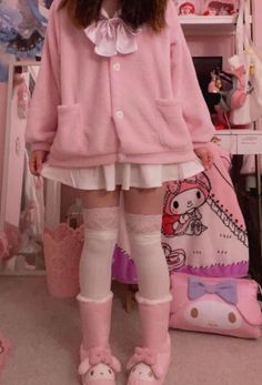 kawai cutesy cute pretty core Cute Core Winter Outfits, Kawaiicore Fashion, Cutecore Fashion, Cutesy Aesthetic, Cutecore Outfit, Cutesy Outfits, Cute Easy Outfits For School, Kawaii Kei, Cute Pink Outfits