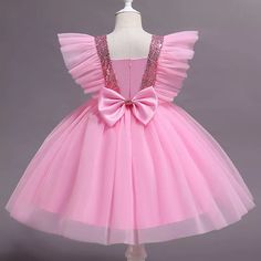 Robe de princesse de fête rose rouge pour filles

 Habillez votre petite princesse avec la beauté enchanteresse de notre robe de princesse de fête rose rouge pour filles. Cette robe exquise est conçue pour qu'elle se sente comme une royauté, parfaite pour les anniversaires, les occasions spéciales ou tout simplement pour une aventure de jeu magique.

 Confectionnée avec une attention méticuleuse aux détails, cette robe présente une superbe couleur rouge rose qui rayonne d'élégance et de charme. Pink Elegant Ball Gown For Fancy Dress, Elegant Pink Ball Gown For Fancy Dress, Pink Elegant Ball Gown For Formal Event, Fairytale Tulle Princess Dress For Dress-up, Pink Fairytale Dress For Dress-up, Princess Style Fairy Dress For Pageants, Princess Style Fairy Dress For Pageant, Pink Fairytale Dress For Fancy Dress Occasions, Fairytale Pink Princess Dress For Wedding