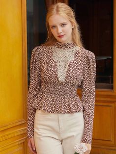 Get this artistic vintage style blouse in Simple Retro. 2020 fall fashion trends--Retro style. Vintage Style Blouses, Simple Retro, Personal Fitness, Contrast Blouse, Peplum Blouse, Style Blouse, Fall Fashion Trends, Ditsy Floral, Leaf Print