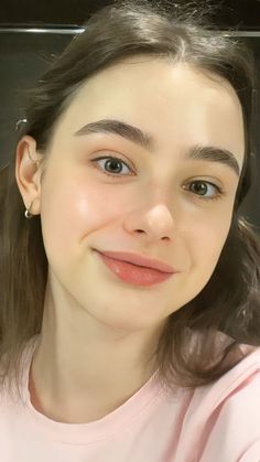 Clear Pale Skin Aesthetic, Pale Skin Manifestation, Indian Glass Skin, Glass Skin Makeup Look, Clear Glass Skin, Glass Skin Makeup, Pale Skin Beauty, Natural Beauty Face, Clean Skin Face