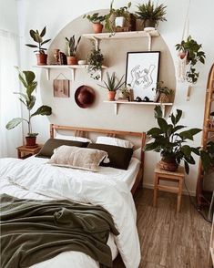 Interior Design Inspo وابي سابي, Small House Decorating, Dekorasi Kamar Tidur, Redecorate Bedroom, Decor Minimalist, Room Inspiration Bedroom, Room Ideas Bedroom, Aesthetic Bedroom, Aesthetic Room Decor