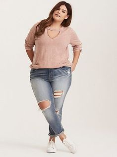 Outfits Ideas For Plus Size, Christmas Outfits Ideas, Choker Tee, Pink Choker, Plus Size Fall Outfit, Plus Size Fall Fashion, Cooler Look, Plus Size Models