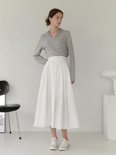 This is YUPPE’s shirred long skirt made of a cotton blend fabric. It features multiple pleats on the front and elastic banding on the back, creating a silhouette that flares out towards the bottom. It has a soft texture and is suitable for wearing in spring and summer due to its lightweight feel.- It's a great item for daily wear- It can be styled with various tops to create different looks- The elastic banding ensures a comfortable fit White Relaxed Pleated Skirt With Elastic Waistband, White Cotton Pleated Maxi Skirt, White Relaxed Pleated Skirt, White Relaxed Pleated Skirt With Pleated Waist, White Pleated Skirt With Relaxed Fit, White Midi Pleated Skirt With Elastic Waistband, White Flowy Maxi Skirt With Pleated Waist, Chic White Maxi Skirt With Pleated Waist, White Cotton Gathered Maxi Skirt