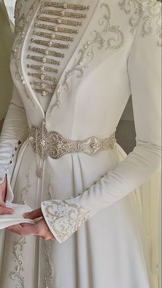 Bride Dress Simple, Enchanting Wedding, Classy Wedding Dress, Gowns Dresses Elegant, Idee Cosplay, Elegant Dresses Classy, Fantasy Gowns, Fesyen Hijab, Fantasy Dress