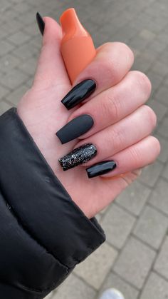 Dark Nails Halloween, Black Bridal Nails, Black Nails Glitter, French Girl Aesthetic, Witchy Nails, Gel Toe Nails, Gel Toes, Pretty Gel Nails, Dark Nails