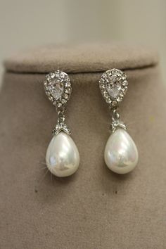 "Simply Chic bridal pearl drop earrings. Large white pear shape pearls and crystal tear shape posts. These earrings will sure make a big statment on your wedding day.They are about 2 \" long." Wedding Earrings Vintage, Jewellery Organizer, Pearl Drop Earrings Bridal, Wedding Earrings Chandelier, Crystal Earrings Wedding, Pearl Earrings Wedding, Bridal Earrings Pearl, Jewellery Shop, Earrings Pearl