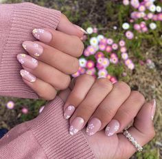 Nails That Are Short, Cute Nail Designs Flowers, Diy Floral Nails, Birthday Nails￼, Nails With Flowers On Them, Birthday Inspired Nails, July Birthday Nails, Gel Flower Nail Designs, Nails Inspiration Flowers