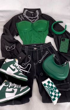 Slytherin Wardrobe, Jordan 1 Mid Green, Green Python, Stylish Outfits Casual, Jordan Low, Mode Zara, Neue Outfits