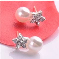 Beauty Fashion Elegant Rhinestone/Pearl Earring, Stud Earrings, Wedding Jewelry. Round Crystal Pearl Earrings For Party, Party Pearl Earrings With Sparkling Stones, Pearl Earrings With Sparkling Stones For Parties, Stud Earrings Wedding, Earring Stud, Pearl Earring, Fashion Elegant, Earrings Wedding, Earrings Stud