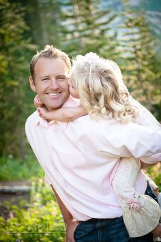 Father Daughter Poses, Father Daughter Pictures, Daughter Picture, Father Daughter Photos, Daughter Pictures, Daughter Photo Ideas, Father Daughter Photography, Foto Casual, Dad Daughter