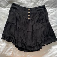 Brand New With Tags. Really Cute Simple Black Skirt With Three Buttons. For Reference I’m 5’5” And Typically Wear A Size M/L. Stretchy Material Black Ruffled Skirt For Vacation, Bohemian Black Skirt For Day Out, Black Mini Skirt For Vacation, Black Short Skirt For Vacation, Casual Black Flowy Shorts, Casual Black Tiered Skirt Shorts, Skirts Aesthetic, Illa Illa, Satin Mini Skirt