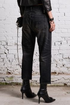 R13's classic drop crotch relaxed jean built with rigid Italian black denim and treated with a simple stone wash. MADE IN ITALY Color: Onyx Black 100% Cotton R13W6452-D184A Black Japanese, Japanese Selvedge Denim, Denim Color, Relaxed Jeans, Selvedge Denim, Black Denim, Onyx, Italy, Stone