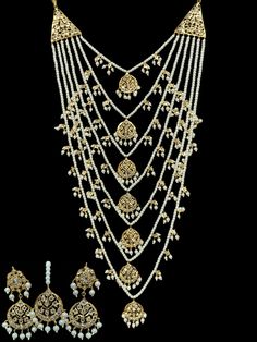 satlada with earrings and tika made using shell pearls with polki and tear drop motifs 22ct gold plating Hyderabadi Jewelry, Jadau Jewellery, Sabyasachi Jewellery, South Indian Jewelry, Silver Jewelry Earrings, Pakistani Jewelry, Indian Earrings, Kundan Necklaces, Tourmaline Beads