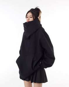 A high-necked sweatshirt hoodie with plenty of volume.

A simple look with no unnecessary design.

With a high neck and hood, it's perfect for keeping you warm from the cold.








◾️Model
Height/Weight: 162cm(63.7in)/45kg(99.2lb)
Try size: S


Height/Weight: 175cm(68.8in)/65kg(143.3lb)
Try size: L


















Cm
(inches)

Length
Chest 
Sleeve length


S
71(27.9)
124(48.8)
54(21.2)


M
73(28.7)
128(50.3)
56(22.0)


L
75(29.5)
132(51.9)
58(22.8)


XL
77(30.3)
136(53.5) Streetwear Funnel Neck Sweatshirt With Double-lined Hood, Streetwear Sweatshirt With Double-lined Hood And Funnel Neck, Funnel Neck Hoodie With Adjustable Hood For Streetwear, Streetwear Funnel Neck Hoodie With Adjustable Hood, Urban Hoodie With Funnel Neck For Streetwear, Urban Funnel Neck Hoodie For Streetwear, Winter Funnel Neck Hoodie For Streetwear, Fall Techwear Sweatshirt With Adjustable Hood, Techwear Sweatshirt With Adjustable Hood For Fall