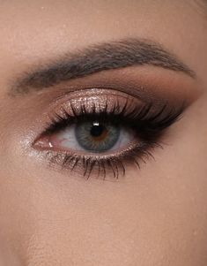 Makeup Ideas Round Eyes, Makeup Ideas For Prom Green Dress, Prom Eye Makeup For Blue Dress, Blue Green Eyes Makeup, Natural Prom Makeup For Blue Eyes, Black Smokey Eye Makeup, Glam Eye Makeup, Natural Prom Makeup, Hazel Eye Makeup