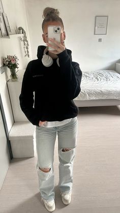 #ootd #outfit #zara #fashion #autumn #rainyoutfit Rainy Outfit, Outfit Inspo School, Basic Clothes, Zara Drip, Aesthetic Luxury, Outfit Zara, College Fits, Zara Fashion, Fashion Autumn