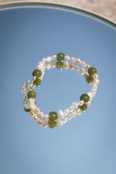 Isabelle — Pearl and green jade bracelet Bumble Bio, Green Jade Bracelet, Walks On The Beach, Dad Jewelry, Mossy Green, Princesa Disney, June Birthstone Jewelry, Beads Bracelet Design, Jade Bracelet