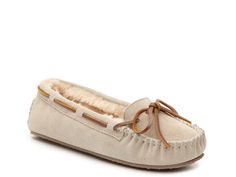 Minnetonka-Cally Moccasin Slipper Keep it classic in the Cally slipper from Minnetonka. These suede moccasins feature a soft faux fur lining and flexible sole to keep you warm and cozy while lounging around. Minnetonka Slippers, Moccasin Slipper, Slippers Outfit, Trendy Shoes Sneakers, Minnetonka Moccasins, Suede Moccasins, Moccasins Slippers, Slippers Women, Trendy Shoes