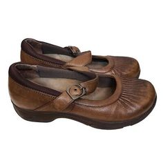 ad eBay - Dansko Womens 40 EU (US 9.5-10) Brown Leather Buckle Strap Mary Jane Clogs Good pre-owned condition. No stains, pulls or tears. Please see pics and let me know if you have any questions. I ship within 1 business day or less. Leather Clogs With Removable Insole And Round Toe, Leather Clogs With Buckle Closure For Fall, Leather Clogs With Medium Width Leather Footbed, Brown Leather Clogs Medium Width, Leather Footbed Round Toe Clogs For Walking, Round Toe Clogs With Leather Footbed For Walking, Slip-on Leather Clogs For Walking, Leather Clogs With Leather Sole For Walking, Leather Clogs With Round Toe