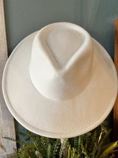 Elegant White Hat With Flat Crown, Elegant White Fedora With Flat Crown, White Brimmed Costume Hats And Headpieces For Festivals, White Short Brim Hat For Festival, White Wide Brim Costume Hat For Festival, White Brimmed Festival Costume Hats And Headpieces, Elegant Flat Brim Hat For Festivals, White Short Brim Festival Hats, White Fedora Hat For Festival