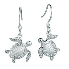 The picture shows a pair of 925 sterling silver white gold-vermeil sea turtle hook earrings with topaz. Elegant Sterling Silver Turtle Jewelry, Elegant Silver Turtle Jewelry, Silver Sterling Silver Turtle Jewelry, Silver Turtle Jewelry, Silver Earrings Outfit, Tortoise Turtle, Seahorse Pendant, Silver Rings With Stones, Turtle Earrings