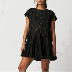 Scoop Neckline, Effortless Pull-On Style, Side Pockets, Pleated Bottom. Included Is A Separate Black Slip, Added For A Fully Lined Look (Not Shown In Photos). Floral Pattern Dress, Free People Mini Dress, Lace Bodycon, Boho Kimono, Mini Cocktail Dress, 70 Dress, Mini Velvet Dress, Dress Silhouette, Knit Mini Dress