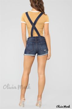 Olivia Mark – Elegantes pantalones cortos de tirantes sin mangas en azul medio – A la moda y sofisticados Suspender Shorts, Blue Suspenders, Elevated Fashion, Romper Designs, Elegant Blazers, Estilo Denim, Jean Overalls, Jeans Material, Designer Shorts