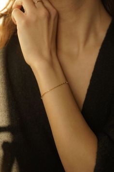 Our Delicate Box Bracelet e is a true testament to refined simplicity. Crafted with meticulous attention to detail, this bracelet features a dainty chain, creating a graceful and understated design that effortlessly enhances your natural beauty. 14k Gold Filled Bracelet Width - 1.2mm Extender - 1 inch If you would like a custom length, please don't hesitate to ask. We are more than happy to make one for you. All items come packaged in a gift box ready to give as a gift or keep for yourself. Gold-filled jewellery is a more affordable alternative to solid gold jewellery while still offering a similar appearance and durability. The thick layer of gold provides a long-lasting and tarnish-resistant finish so you can have pieces that will last. Our boxes are ECO friendly and FSC certified. FSC s Sequin Bracelet, Bracelet Minimal, Bracelet Layering, Tube Bracelet, Bracelet Box, Dainty Bracelet, Dainty Chain, Gift For Her Birthday, Dainty Bracelets