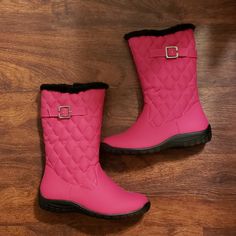 Nwot! Red Quilted Snow Boots. Faux Fur Lined, Side Zipper. Burberry Rain Boots, Sperry Boots, Brown Leather Riding Boots, Black Thigh High Boots, Black Ugg Boots, Waterproof Snow Boots, Red Quilts, Hunter Rain Boots, Faux Fur Boots