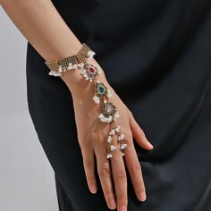 Material: Alloy Fashion Element: Tassel, Chain Style: Exotic Hand Bracelets, Pearl Bracelets, Tassel Bracelet, Hand Bracelet, Vintage Punk, Bracelet Vintage, Affordable Luxury, Watch Necklace, Crystal Pearls