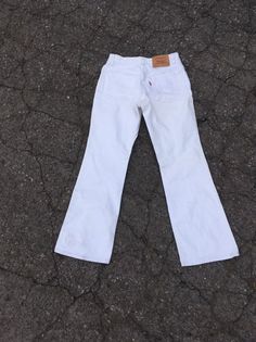 XS/S Levis 90s high waist white jeans flares bell bottoms 517 517s XS S vintage size 5 25 26 27 28 2 Monochrome White Outfit, Levis 517, Jeans Mid Rise, Chambray Top, Early 90s, White Outfit, Bell Bottom, Slim Leg, White Outfits