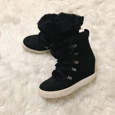 Like New Fur Lined Ankle Wedge Steve Madden Wedges, Steve Madden Sneakers, Jordan Shoes Retro, Shoes Retro, Wedge Sneakers, Fashion Baby, Pretty Shoes, Steve Madden Shoes, Jordan Shoes