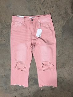 Leslie 90’s Vintage crop flare by Vervet 

color: powder pink

100% cotton

Fit runs small with no stretch Stretch Cropped Pink Bottoms, Fitted Cropped Pink Bottoms, Trendy Cropped Pink Bottoms, Crop Flare, Color Powder, Cropped Flares, Powder Pink, Hot Pink, Closet