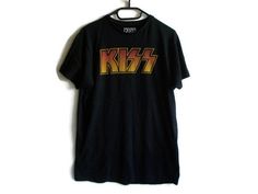 This is an amazing 90s vintage band t-shirt. In super soft cotton fabric. Will give your outfit an edgy vibe. Great to layer with leather jackets or plaid shirts. Can make a nice gift for someone who likes rock music. Size: women's S/MMeasurements of it lying flat:sleeve- 18cm/ 7inlength- 72cm/ 28.3inpit to pit- 51cm/ 20inFabric: super soft cottonExcellent vintage condition!See my other items! :https://www.etsy.com/shop/NAAMII***update ⇩Orders are shipped on SATURDAYS AND MONDAYS! Retro T-shirt With Text Print For Music Festivals, Unisex Band Merch T-shirt For Concerts, Vintage Text Print T-shirt For Music Festivals, Grunge Fan Merchandise T-shirt For Festivals, Grunge Crew Neck T-shirt For Festivals, Alternative T-shirt With Screen Print For Music Festival, Alternative Style T-shirt With Screen Print For Music Festival, Vintage Concert T-shirt With Text Print, Alternative Style Screen Print T-shirt For Music Festival