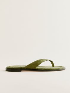 Show some foot. Shop the Jessie Thong Sandal from Reformation, a flat thong sandal with a padded footbed for extra comfort. Runs true to size. Vintage Swim, Swimwear Dress, Vintage Inspired Dresses, Tee Outfit, Tongs, Thong Sandals, Linen Clothes, Vintage Linens, New Bag