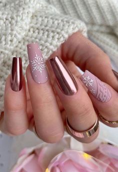 Ongles Beiges, Winter Nails Acrylic, Sweater Nails, Gold Nail, Snowflake Nails, Christmas Nails Acrylic