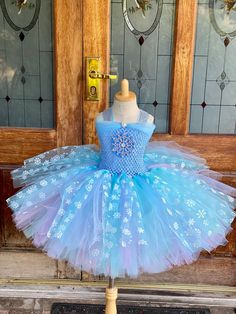 Welcome to Baby/Infants Clothing by Funkids&Us Boutique This beautiful handmade frozen inspired tutu dresses is perfect for birthday's parties or any occasion. This dress is absolutely beautiful and every little Girl definitely love to wear it. It is made of Light blue soft Premium tulle, tulle skirt is embellishment of snowflake sequins. The crochet bodice have a snowflake sequin at the center and rhinestone.. stunning rhinestone straps make the dress stand out.. Absolutely adorable for your li Fairy Birthday Themes, Elsa Tutu, Birthday Tutu Dress, Baby Costumes Girl, Handmade Tutu, Unicorn Dress, Shade Of Blue, Frozen Inspired, Dress Stand