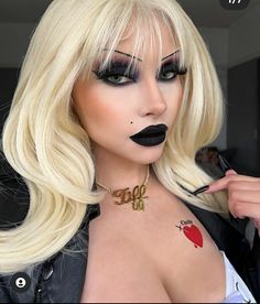 Chucky Makeup, Chucky Costume, Kostuum Halloween, Cute Halloween Makeup, Hot Halloween Outfits, Halloween Makeup Pretty, Cool Halloween Makeup, Pretty Halloween Costumes, Couples Halloween Outfits