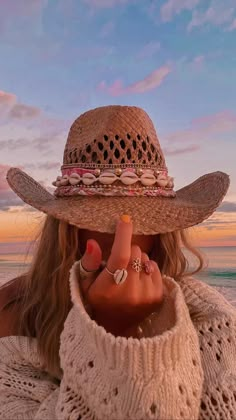 Cowgirl Summer Outfits, Aesthetic Cowgirl Boots, Coastal Cowgirl Room, Summer 2023 Aesthetic, Coastal Cowgirl Hat, Ranch Aesthetic, Cowgirl Room, Cowgirl Summer, Foto Cowgirl